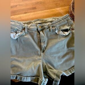 Universal Thread Shorts